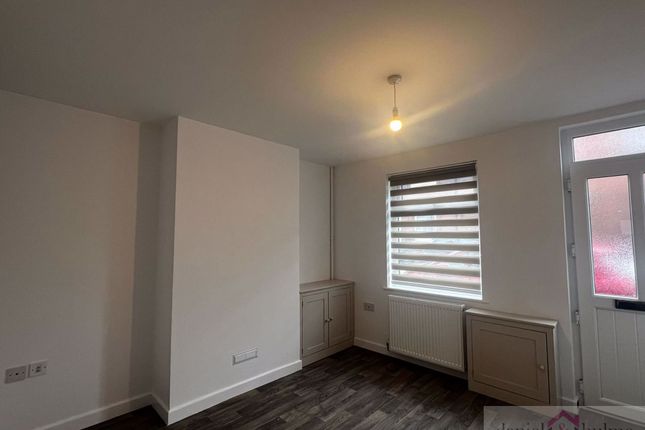 5 Grosvenor Street, Leek photo 3