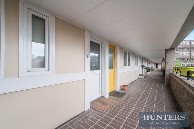Romulus Court, 15, 1 Justin Close, Brentford photo 2