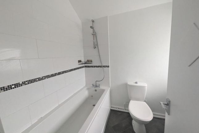 13b Glanmor Road, Llanelli photo 5