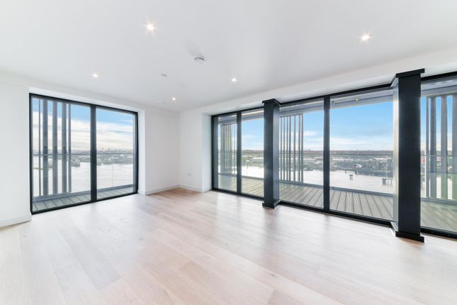 Thumbnail Flat to rent in Marco Polo Tower, Royal Wharf, London