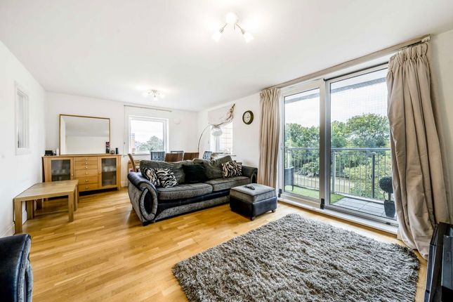 16, Holland Gardens, Brentford photo 2