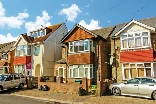 Thumbnail Flat to rent in Longford Road, Bognor Regis, West Sussex