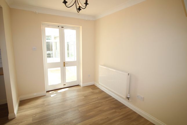3, Meadowsweet Drive, Calne photo 4