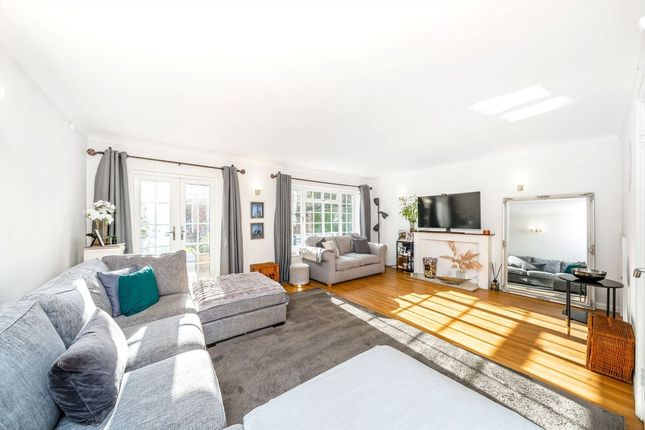 22, Dresden Way, Weybridge photo 2