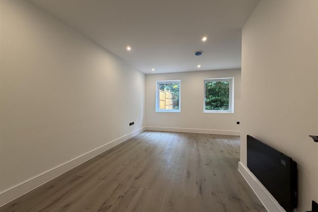 5 Crown Gate, Church Road, Esher photo 4