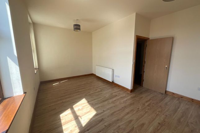 Flat 5, Thompson Cross 98-100, Stamford Street, Stalybridge photo 4