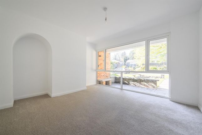 18, Shipley Court, Liphook photo 4