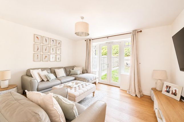 6, Emmetts Close, Ashford photo 2