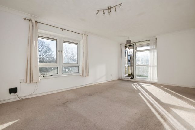 52, Linford Crescent, Southampton photo 3