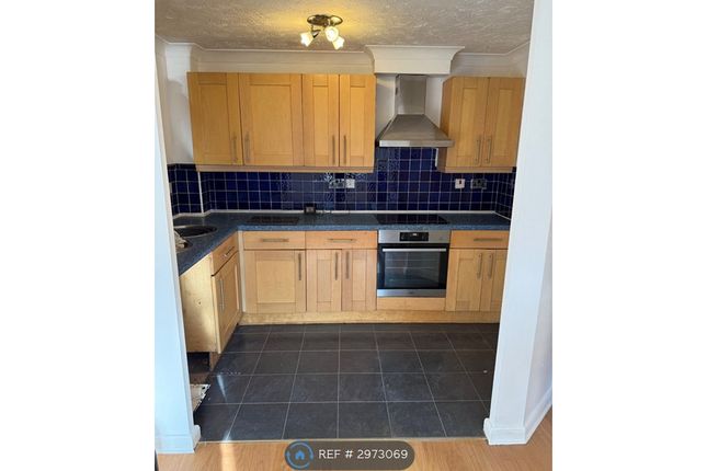 Flat, Countess Court Earls Meade, Luton photo 3
