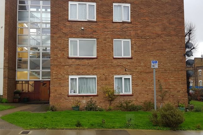 Flat to rent in Victoria Grove, North Finchley