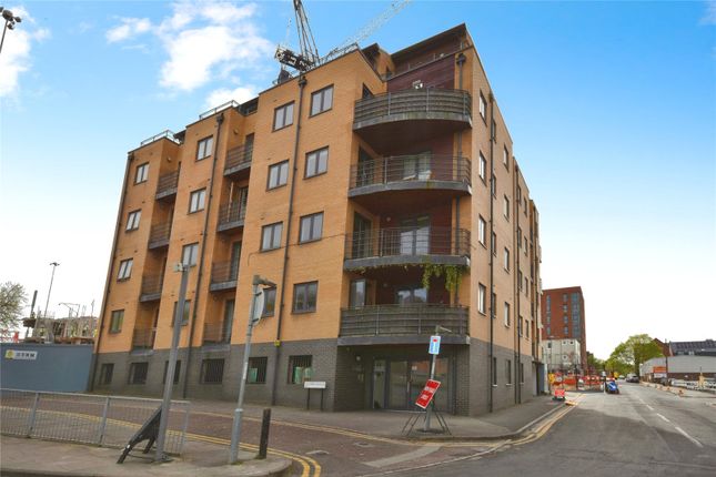 Flat for sale in Thorn Walk, Reading