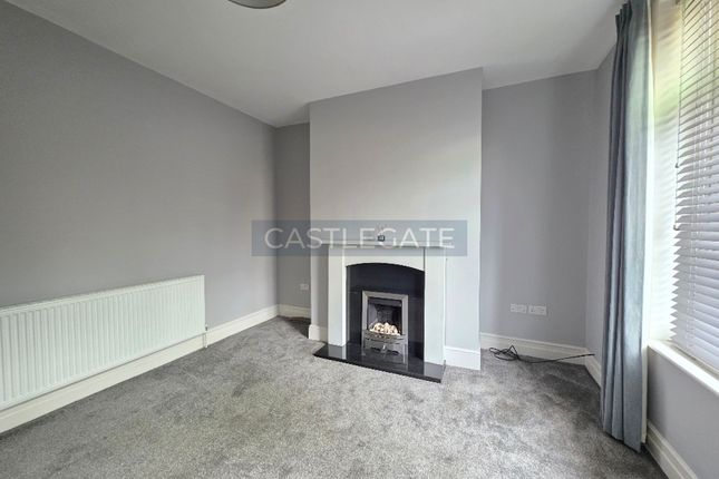10 Thornhill Avenue, Huddersfield photo 2