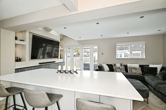 5, Hollywood Lane, Strood photo 3