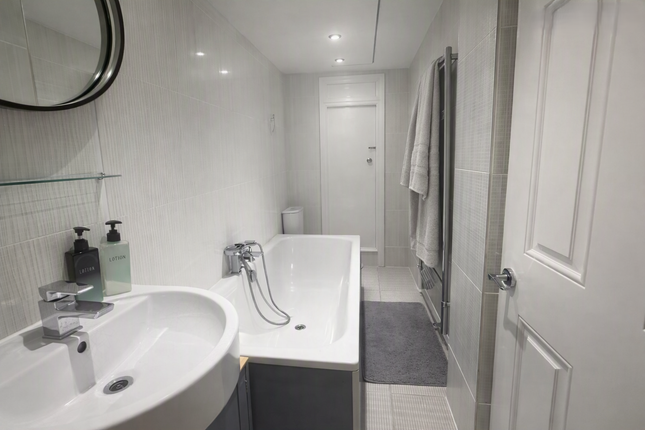 Flat 1, 42, Durand Gardens, Stockwell photo 5
