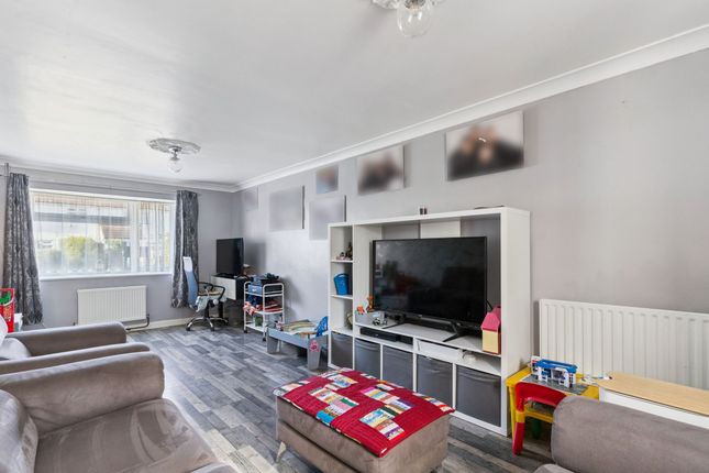 247 Pankhurst Crescent, Stevenage photo 3