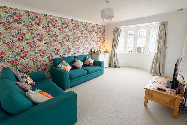 28, Blenheim Drive, Rustington photo 3