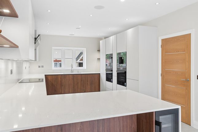 4, Brook Farm Close, Milton Keynes photo 3