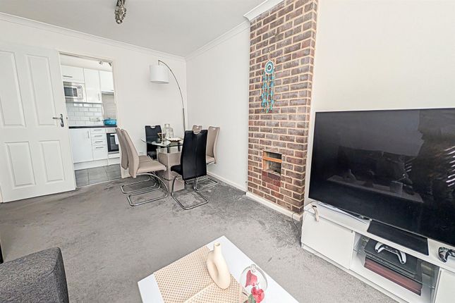45, Armstrong Close, Newmarket photo 3