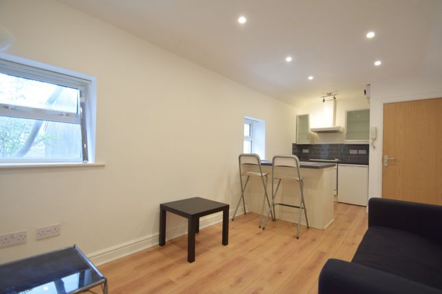 Flat to rent in Clifton Street, Cardiff