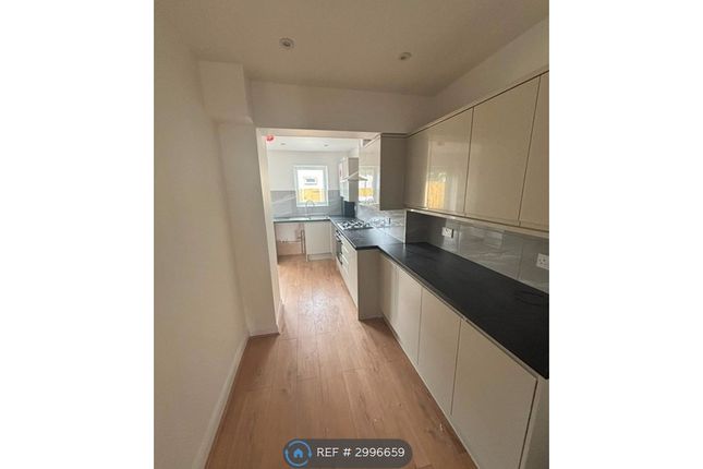 High Road, Chadwell Heath, Romford photo 2