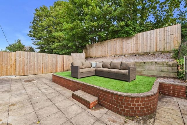 45, Camp Mount, Pontefract photo 4