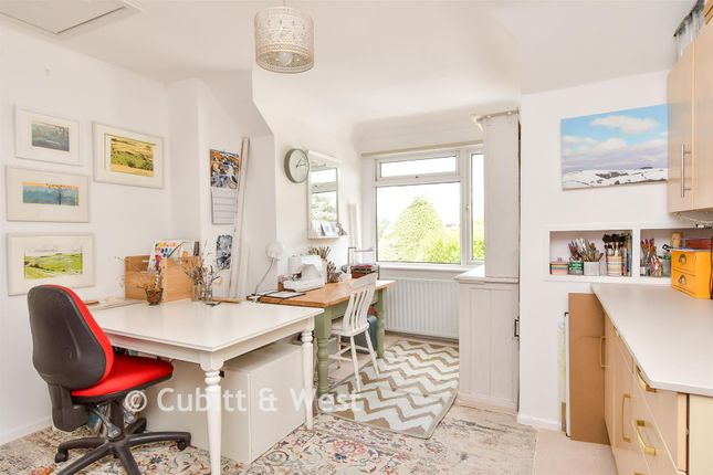 48, Larkfield Way, Brighton photo 4