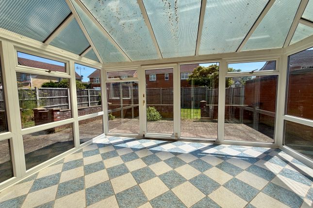 7, Brigland Close, Huntingdon photo 4