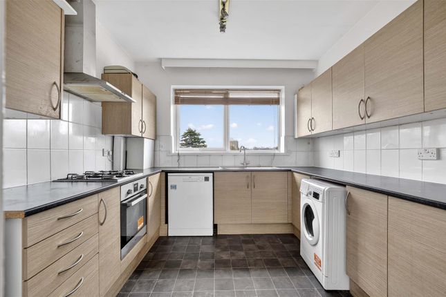 24 Ormsby, Stanley Road, Sutton photo 3
