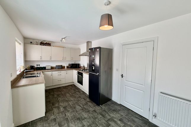 26 Woodfieldside Road, Blackwood photo 2