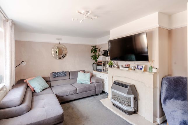 8 Canberra Grove, Bristol photo 2