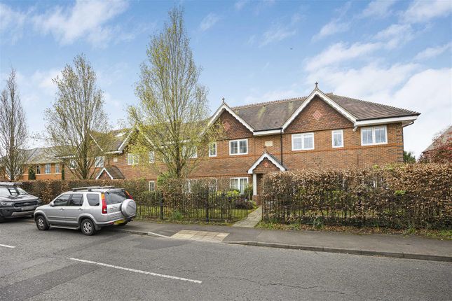 Thumbnail Flat for sale in Millgate Court, Ruscombe Lane, Ruscombe, Reading