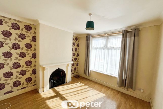 32, NEWPORT photo 2