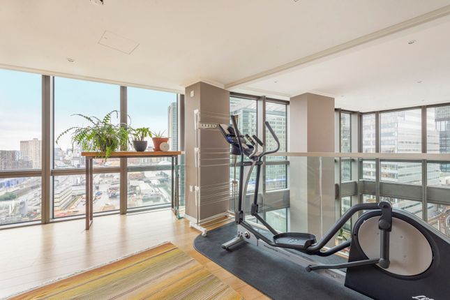 Flat for sale in West India Quay, 26 Hertsmere Road