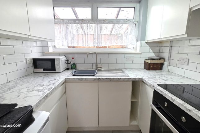 70 Avondale Avenue, BARNET photo 3