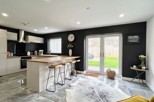 5 Laurel Court, Bridgend photo 3