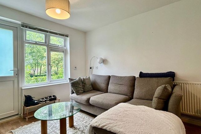 68c, Downs Barn Boulevard, Milton Keynes photo 4