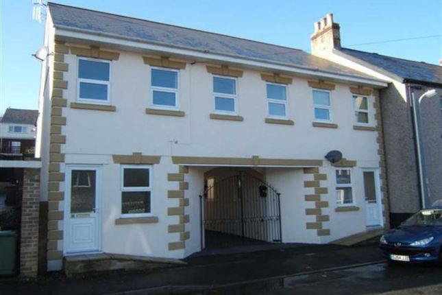 Flat to rent in Wesleyan Court, Commercial Street, Griffithstown NP4