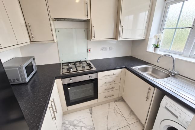 132 Morgan Close, Luton, Bedfordshire photo 3