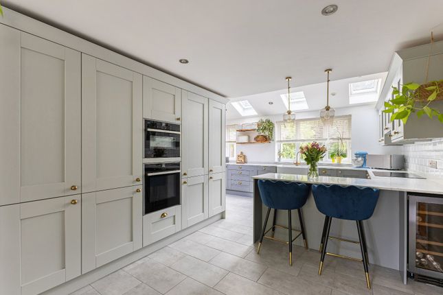 4, Meadow Bank, Surrey photo 4