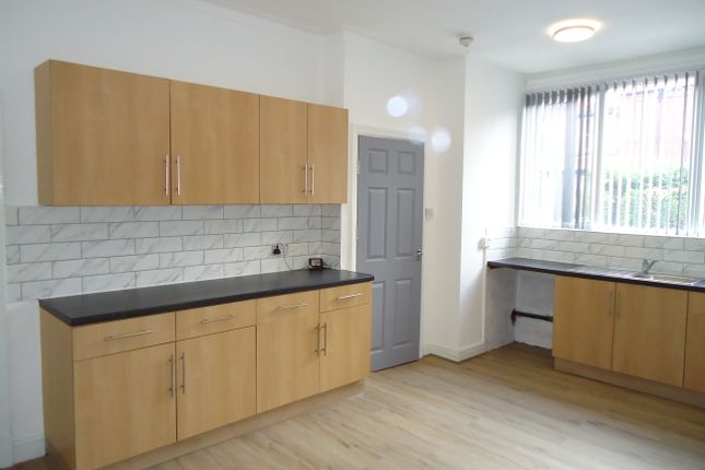 14, Cross Flatts Drive, Leeds photo 4