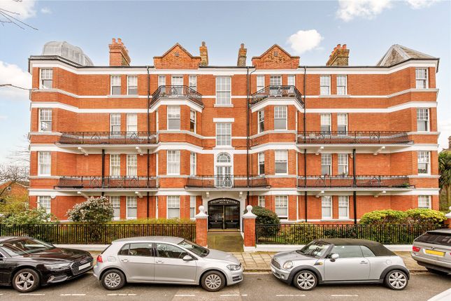 Flat for sale in Chiswick High Road, Chiswick, London, UK