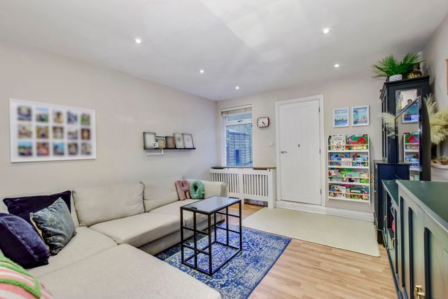 37 Rucklers Lane, Kings Langley photo 4