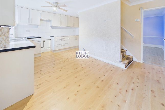 23, Dengayne, Basildon photo 2