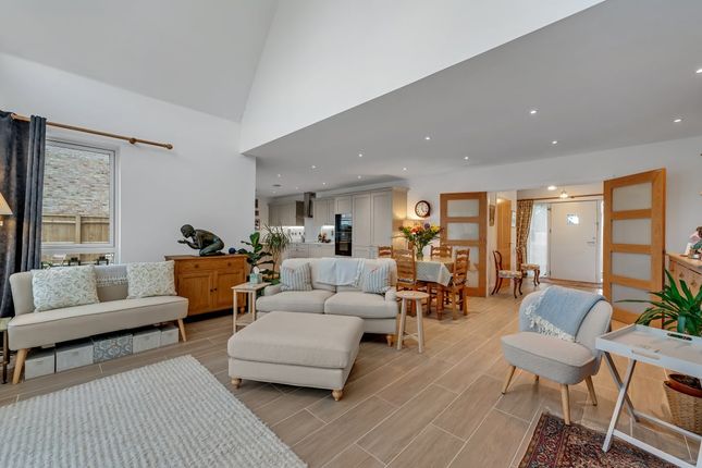 6 Kings Drive, Ashton Keynes, Swindon photo 3