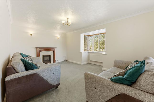 13, Brooks Close, Burton Latimer photo 3