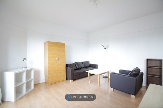 Thumbnail Flat to rent in The Chenies, London