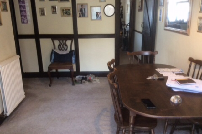5, The Chilterns, Canvey Island photo 3