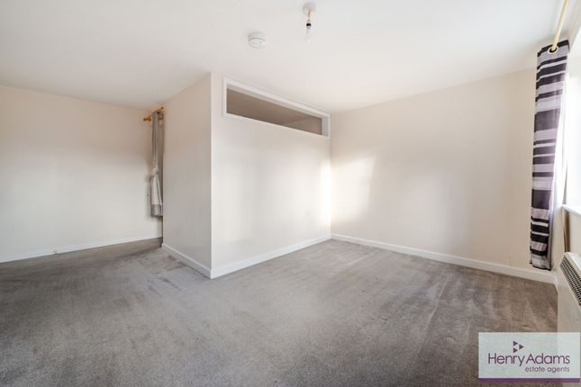 Flat 2, 46 Charles Street, Petersfield photo 3