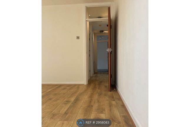 Flat   Leyland Road, Southport photo 3